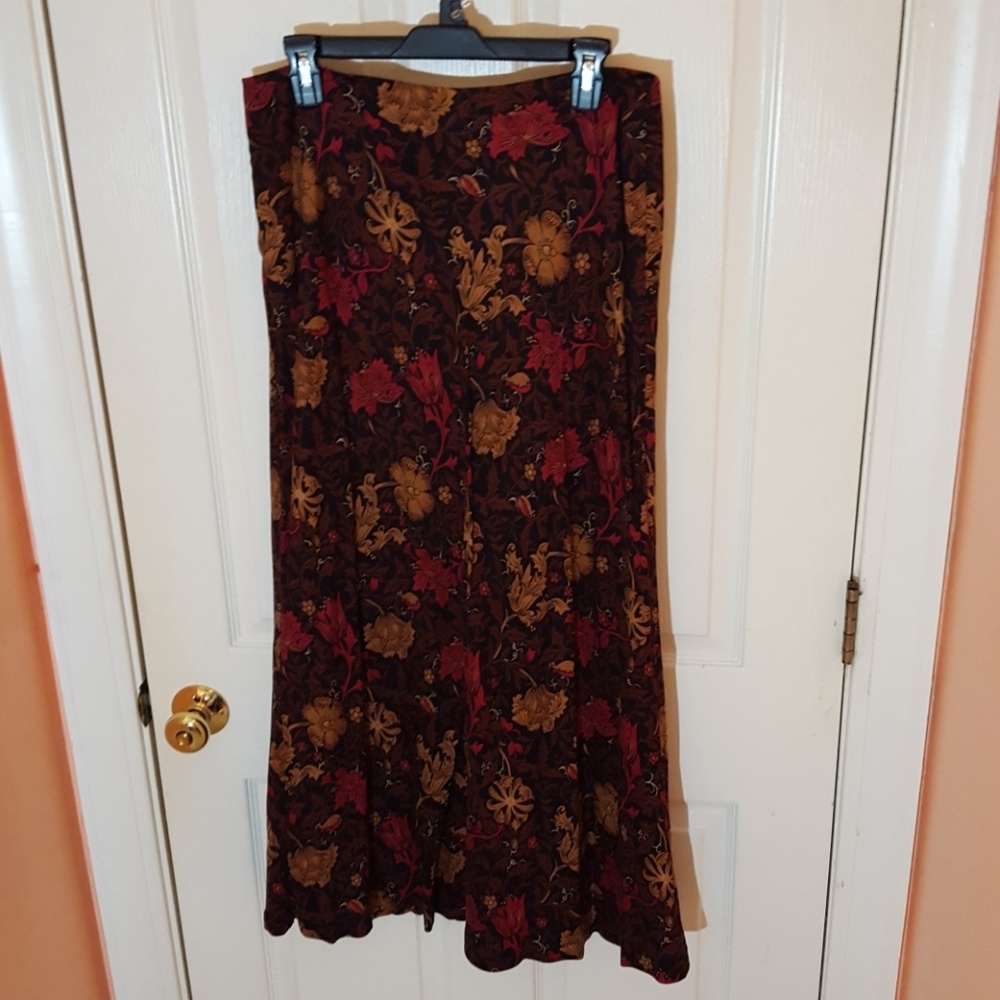Dark floral print skirt